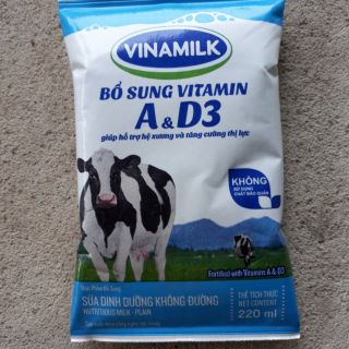 Sữa dinh dưỡng Vinamilk không đường- Bịch 220ml
