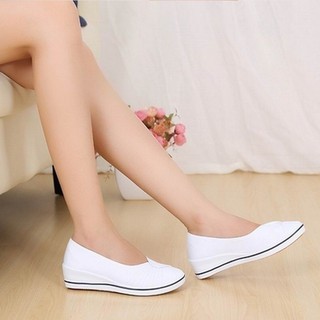 Giày lười nữ màu trắng