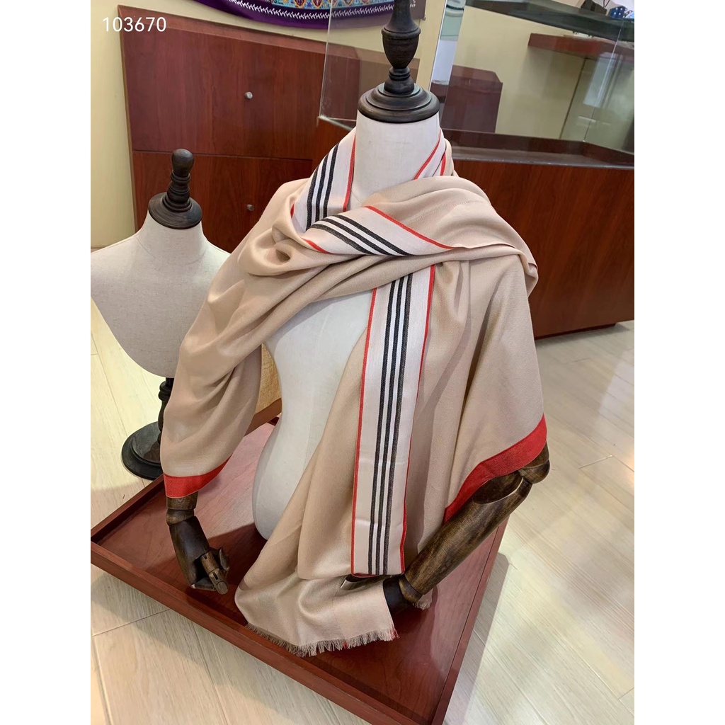 Khăn Choàng Burberry Vải Cashmere Màu Trơn Họa Tiết Kẻ Sọc Cá Tính