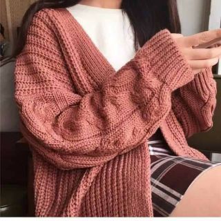 Áo khoác len màu hồng ruốc