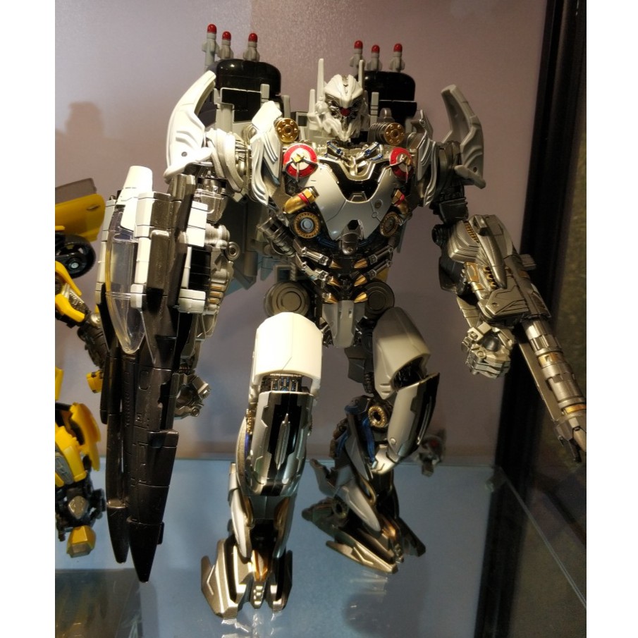 Mô hình Ares Nitrogen LS-01 Black Mamba Studio Series Transformers Oversize