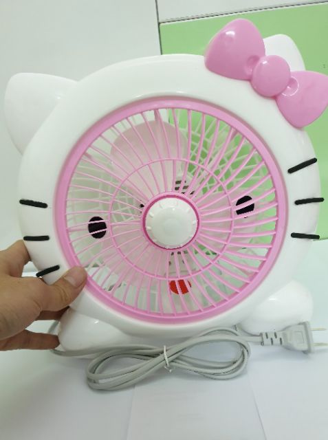 Quạt để bàn thiết kế mẫu Hello.kitty màu hồng phối trắng,chức năng cắm điện trực tiếp, không có chức năng sạc  điện