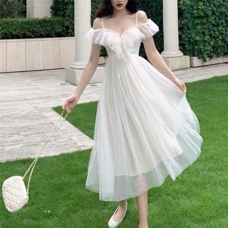 Váy trắng dài bèo ngực trễ vai