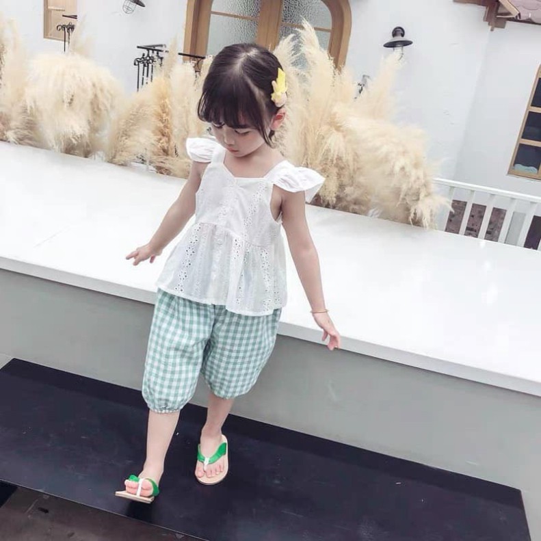 Bộ bé gái mùa hè áo sơ mi đũi trắng mix quần kẻ xanh cho bé