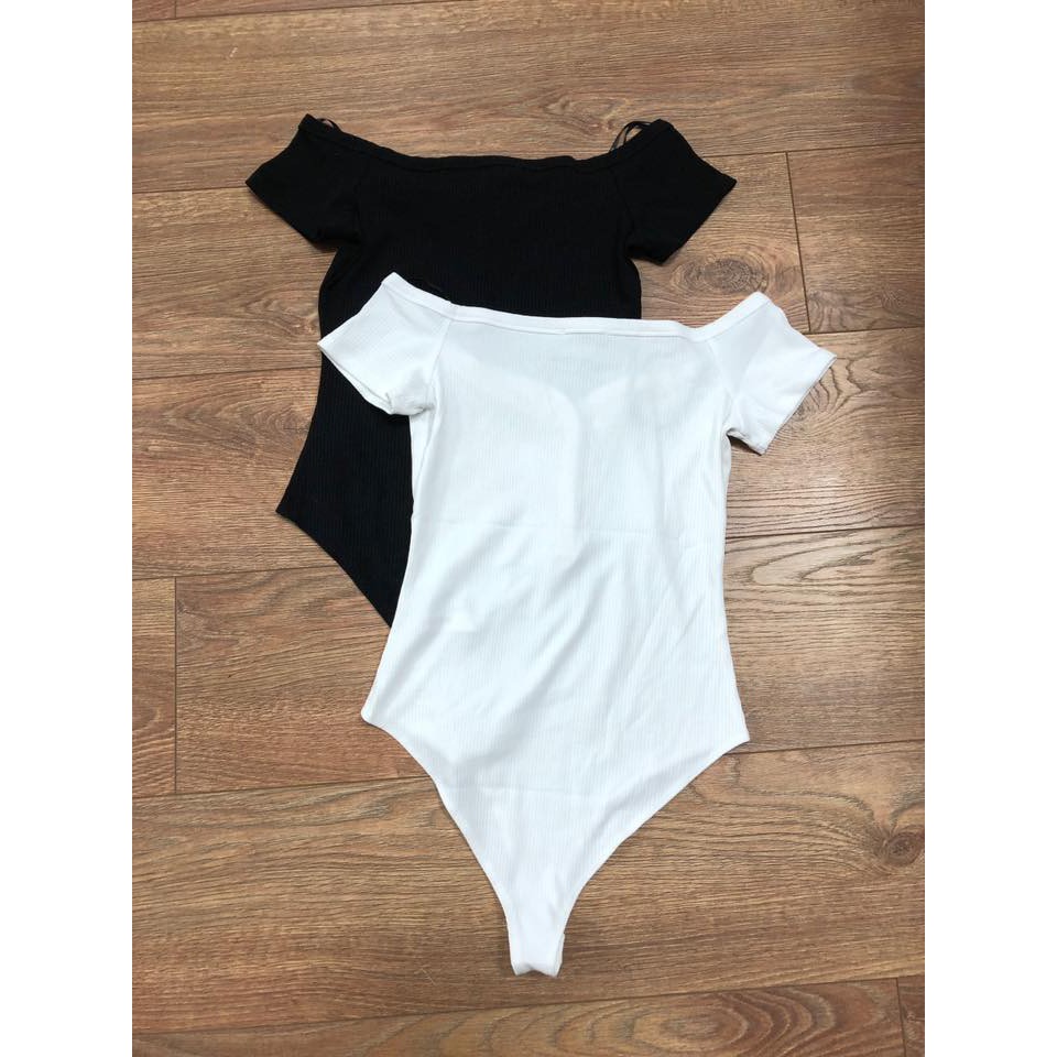 Bodysuit trễ vai nút ngực | BigBuy360 - bigbuy360.vn