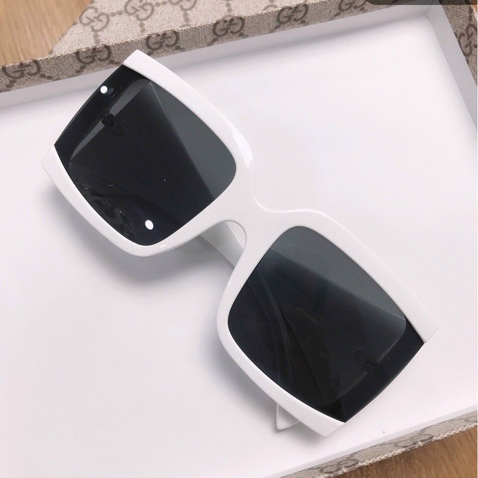 Kính râm nữ bản to dành cho các chị em có khuôn mặt hơi to hot trend