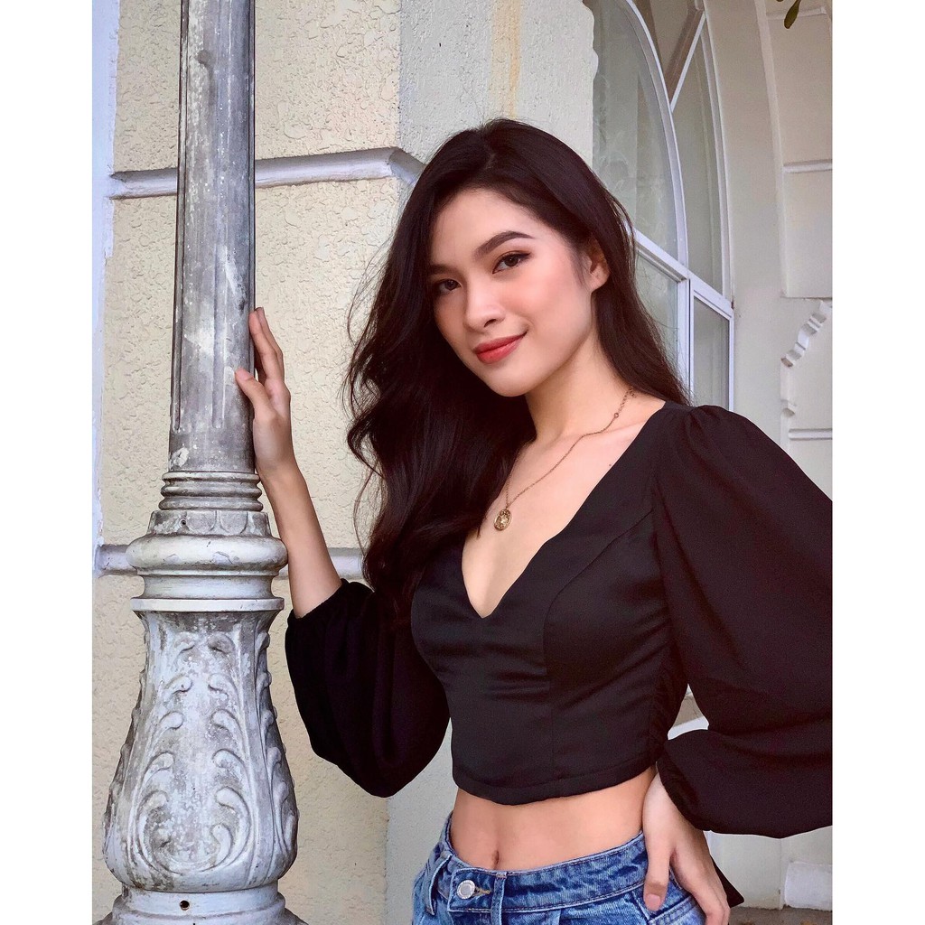 Áo croptop thắt nơ sau lưng, tay dài sang chảnh, cá tính