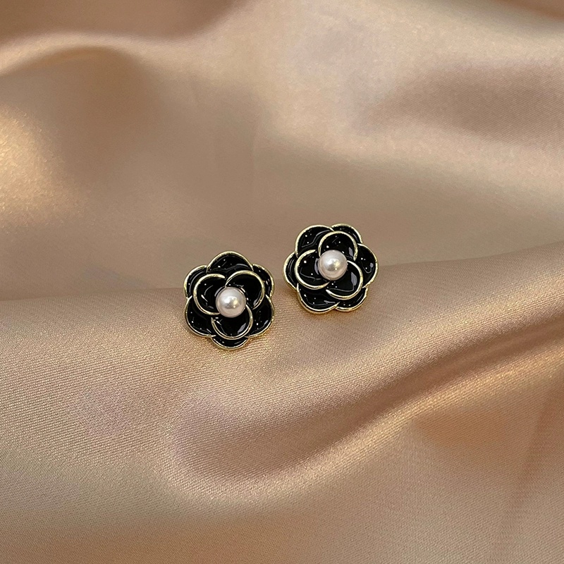 Bông Tai Hình Hoa Màu Trắng Đen Phong Cách Retro