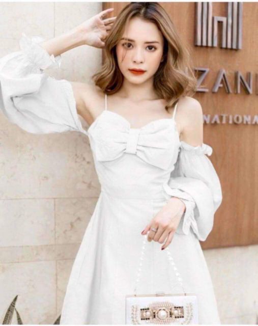 Đầm trắng trễ vai so cute phiên bản nơ ngực