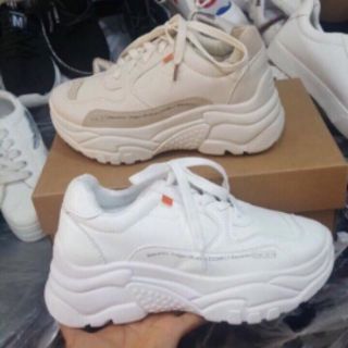 Giày thể thao nữ hot trend