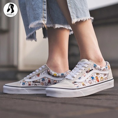 【Hàng sẵn sàng】 Giày vải màu trung tính VANS X PEANUTS Snoopy os