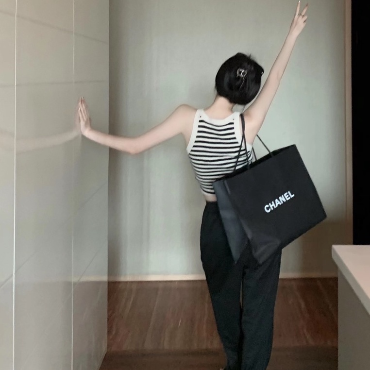 [Hana And Alice] Áo Dệt Kim Sát Nách Hở Eo Họa Tiết Kẻ Sọc Phong Cách Quyến Rũ
