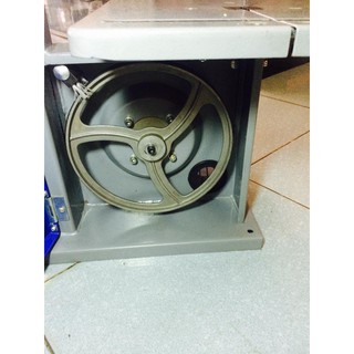 Máy cưa lọng bàn