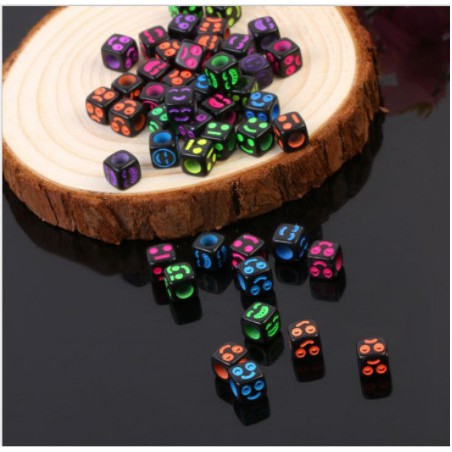 gói 5-10-25 gam Hạt vuông mặt cười 6mm nền trắng in đủ màu loại tốt