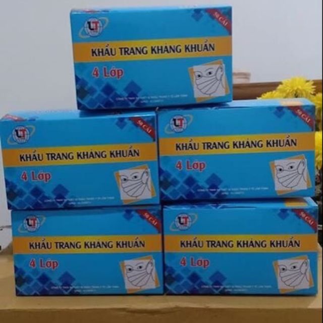 Khẩu trang y tế 4 lớp.