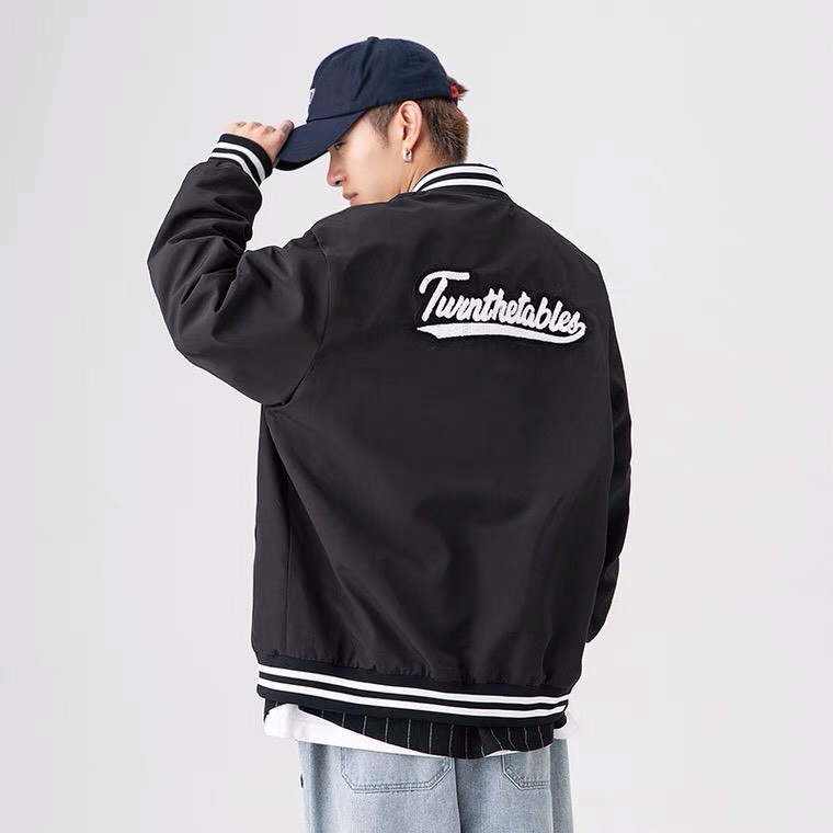 Áo khoác bomber jacket Kaki 2 lớp dày dặn - Áo bóng chày Turnthetables form rộng phối chữ Ulzzang nam nữ đều mặc được