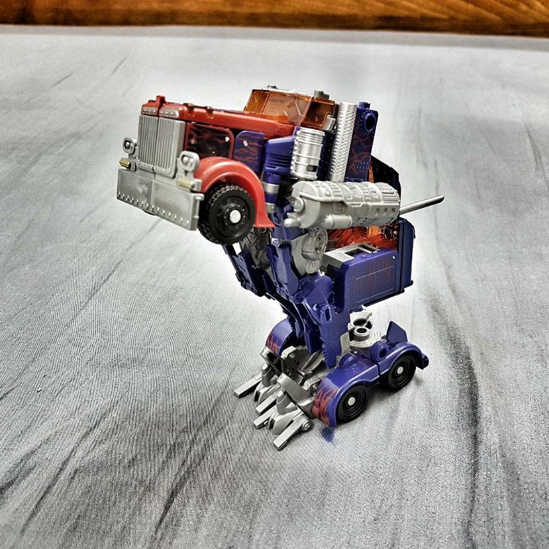 Optimus Prime xinh đẹp tuyệt vời mà ế quá!