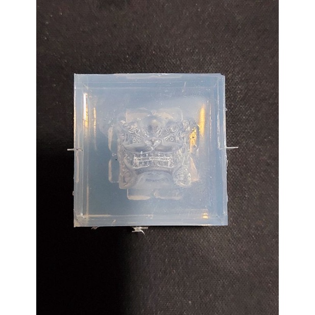 Khuôn silicon làm keycap Shishi trong suốt.