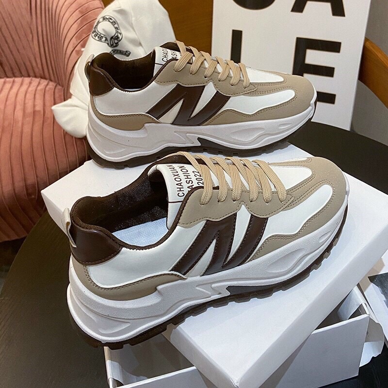 Giày thể thao nữ sneaker sườn có chữa N , đế cao êm khoá dây