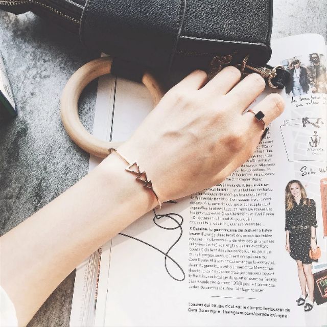 Nhẫn titan tròn mảnh mặt chữ nhật xà cừ đen không gỉ WR190501