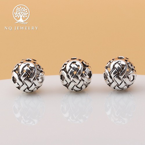 Charm bạc hình cầu họa tiết hoa văn xỏ ngang - NQ Jewelry