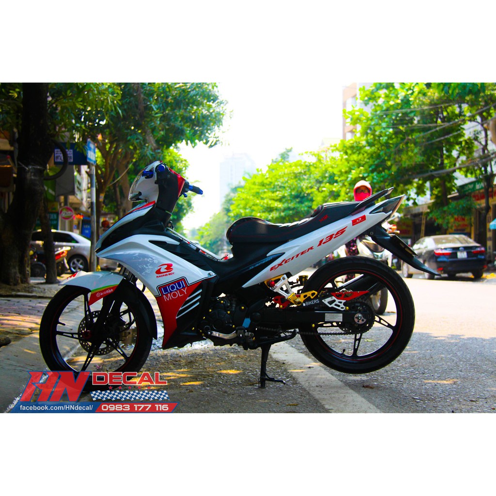 Tem Trùm Exciter 135 Trắng Đỏ Racing Boy