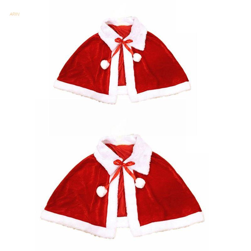 Áo choàng bằng nhung lông dày màu đỏ đính quả banh lông để hóa trang thành ông già noel cho bé gái vào giáng sinh