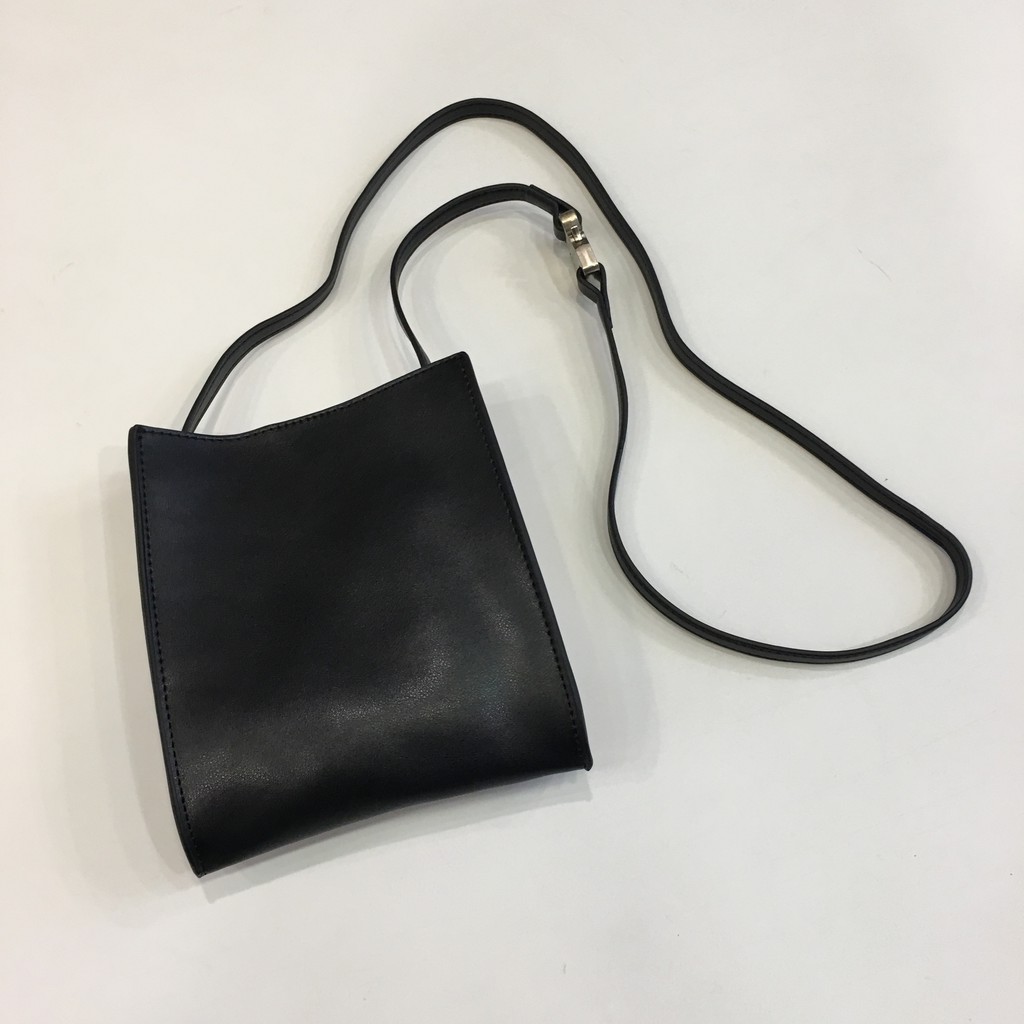 Túi đeo 1017 ALYX 9SM leather passport crossbody bag ss20