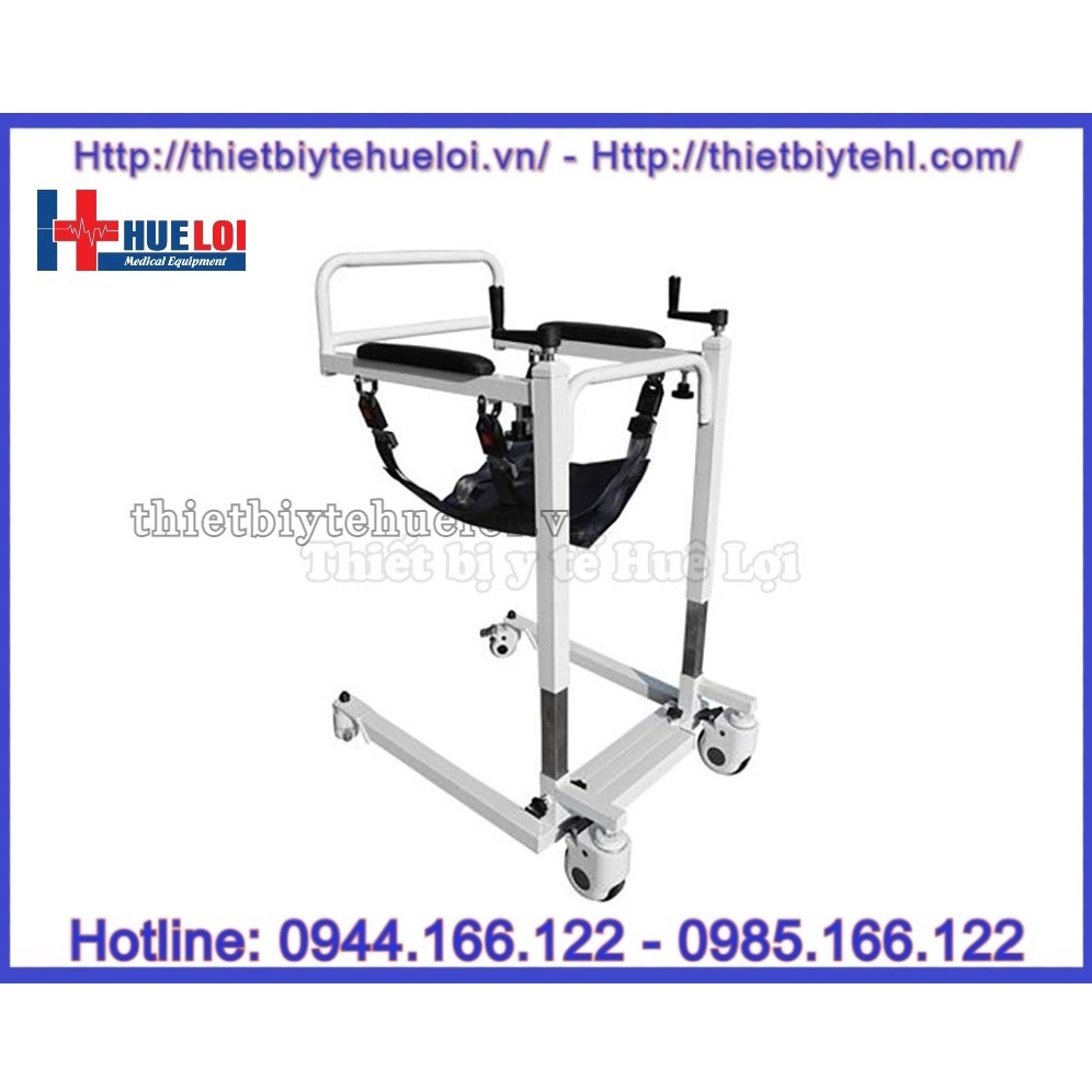 Xe lăn nâng đỡ bệnh nhân lên ô tô