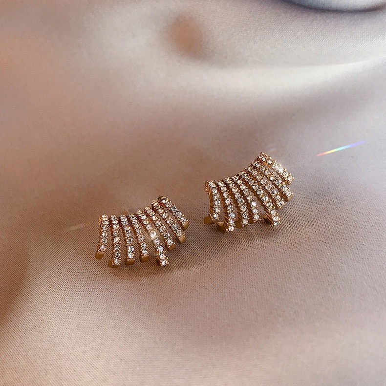 Bông tai tròn đính đá kim cương sang trọng thời trang