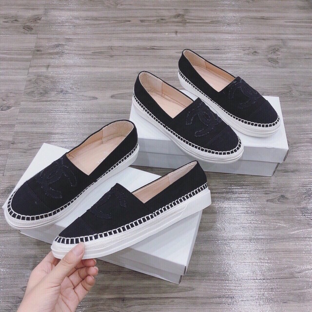 Giày slipon chanel