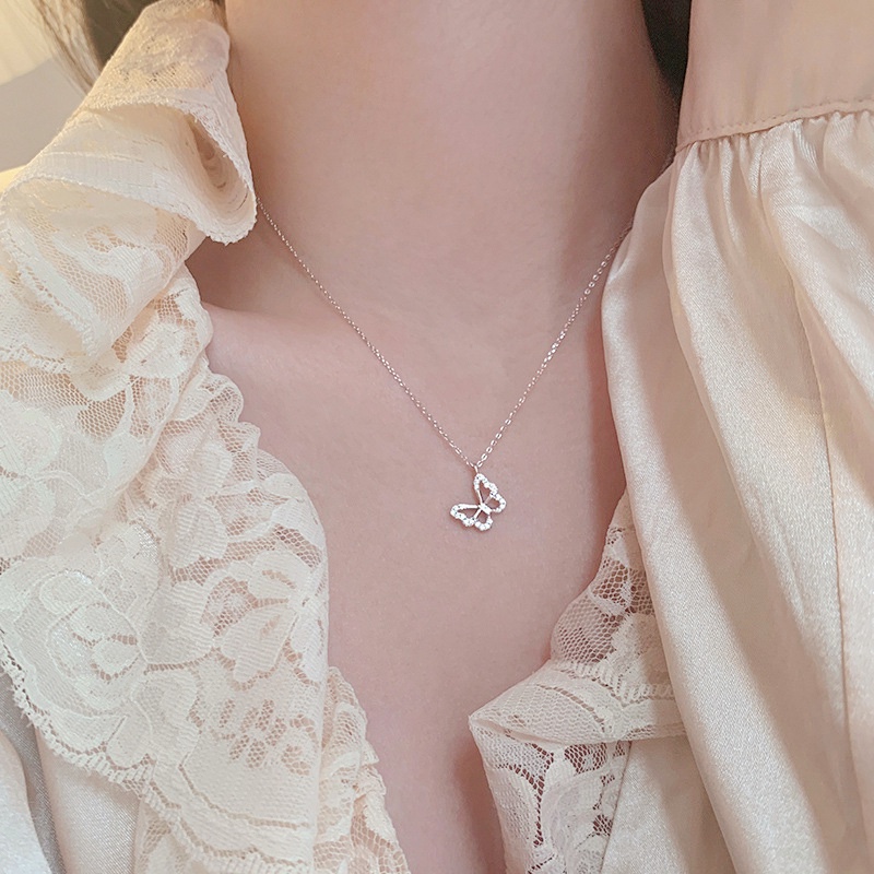 Vòng cổ Mặt Hình Bướm Rỗng Đính Đá Lấp Lánh Đơn Giản Cho Nữ