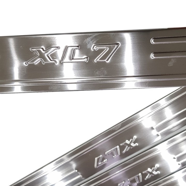 Ốp bậc cửa, nẹp cửa xe Suzuki XL7 2019 2020 2021 2022 mẫu Inox cao cấp