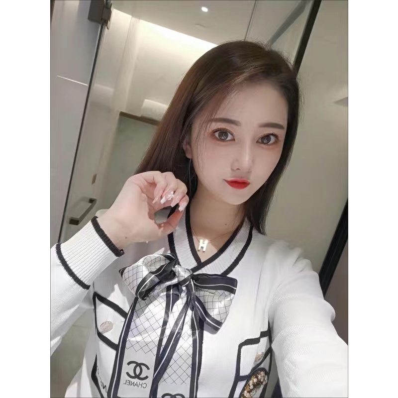 ORDER♥️Áo Len CN 2 Màu(ảnh thật)Size S-&gt;XL Đen Trắng Kèm Khăn Buộc