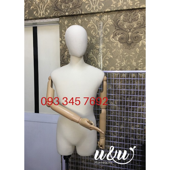 Manocanh Nam có tay chân gỗ