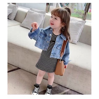 Set áo khoác jean + váy body kẻ cho bé gái