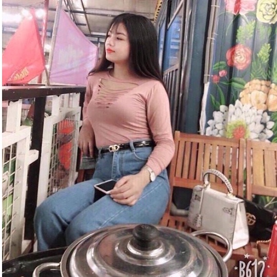 Áo thun ôm tay dài cắt xẻ rách phần ngực chất thun mát phong cách hời trang hè retro mới cho nữ, ÁO BODY RÁCH