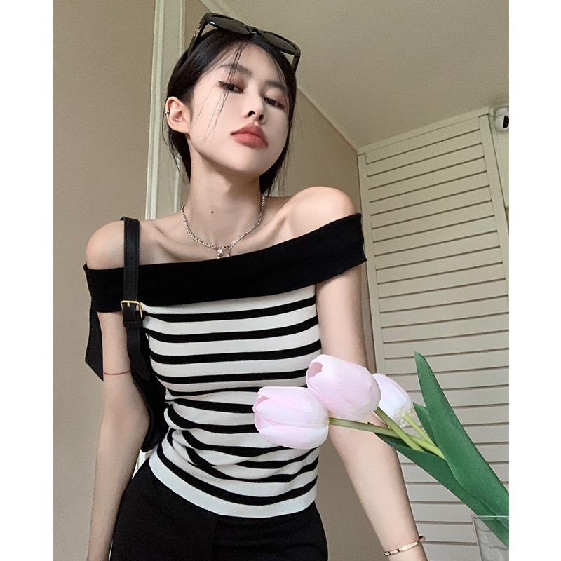 QKOOLE Áo Thun Dệt Kim Trễ Vai Kẻ Sọc Ngang Phong Cách Hàn Quốc Quyến Rũ Cho Nữ