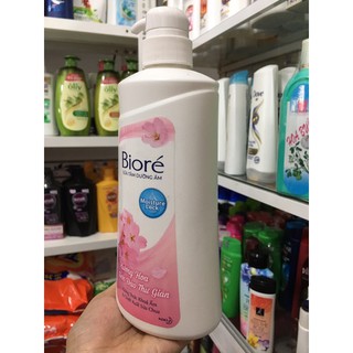 Sữa tắm Biore hương hoa thư giãn 530g