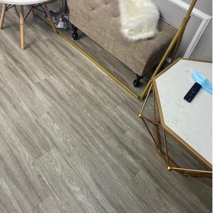Sàn nhựa vân gỗ BÓC DÁN