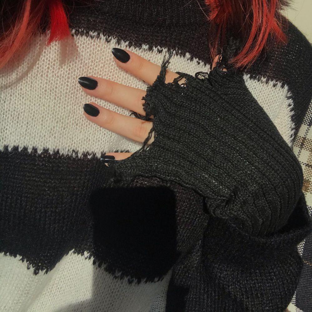 Găng Tay Giữ Ấm Hở Ngón Thời Trang Cho Nữ