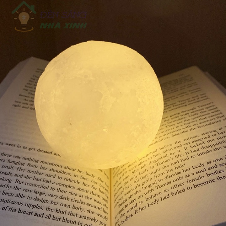 Đèn ngủ LED để bàn 3D hình mặt trăng, sáng đổi màu, decor nội thất phòng ngủ độc đáo