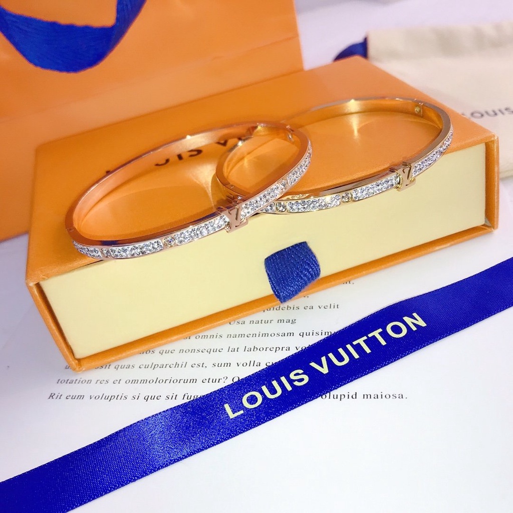 Vòng Tay Louis Vuitton Bằng Thép Titan Họa Tiết Chữ LV Sang Trọng Thời Trang