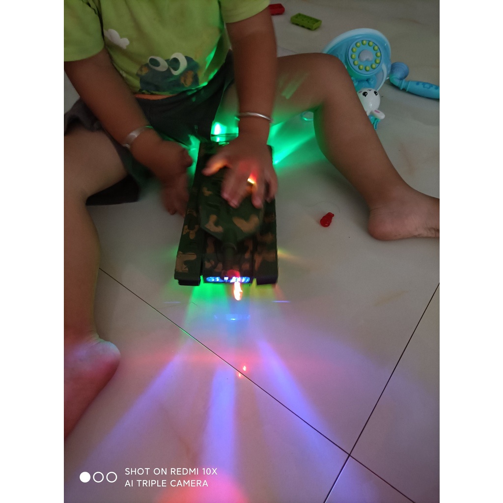 ĐỒ CHƠI XE TĂNG BIẾN HÌNH TỰ ĐỘNG CÓ ĐÈN - CÓ NHẠC / XE TĂNG CẢM BIẾN CHƯỚNG NGẠI VẬT