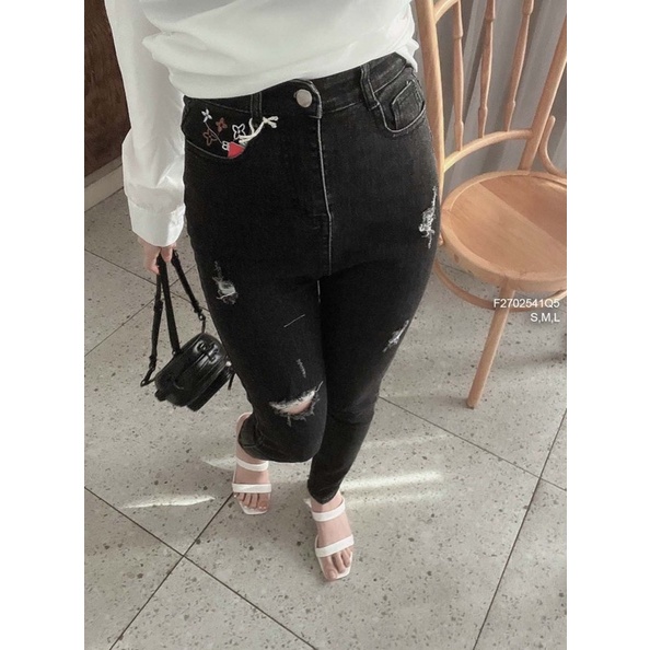 Quần jeans đen rách