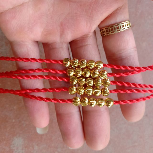 Vòng Tay Chỉ Đỏ Máy Mắn Mix 5 Bi Xì Vàng 6 ly
