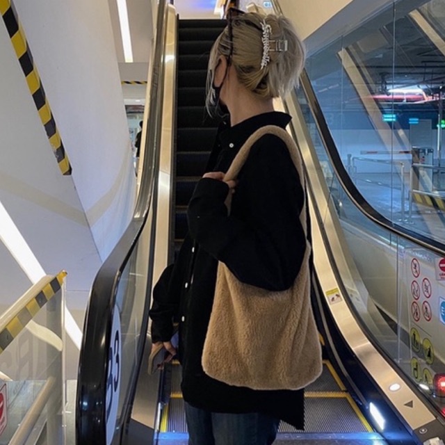 Túi tote lông đeo một bên Hàn Quốc