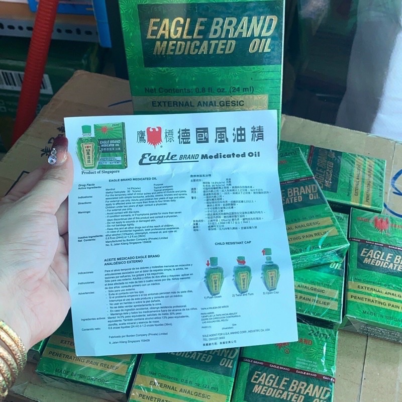 Dầu gió nước xanh 2 nắp Singapore