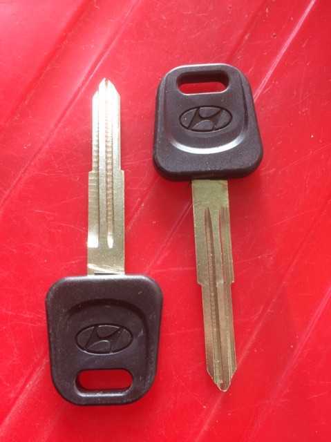 Cặp phôi chìa khoá xe HYUNDAI ( loại nhỏ rảnh trái )