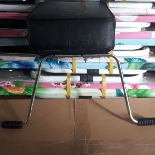 Nệm ngồi xe máy dành cho bé có gác chân.